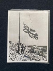 PICTURE OF BRITISH TROOPS RAISING THE BRITISH FLAG
