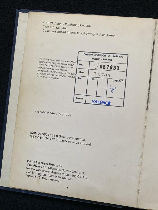 GERMAN MILITARY COMBAT DRESS 1939-1945 (HARD COVER) — image 4