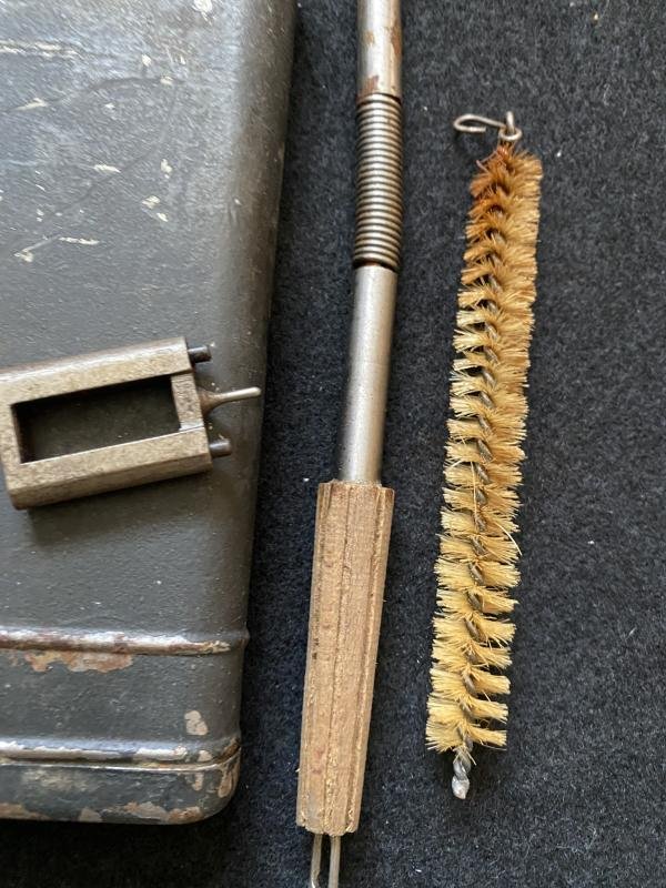 WW2 GERMAN PANZERBUSCHE ANTI-TANK RIFLE CLEANING KIT — image 4