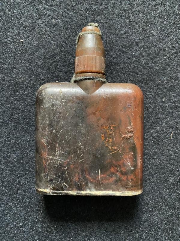 WW2 GERMAN LOSANTINE BAKELITE BOTTLE — image 2