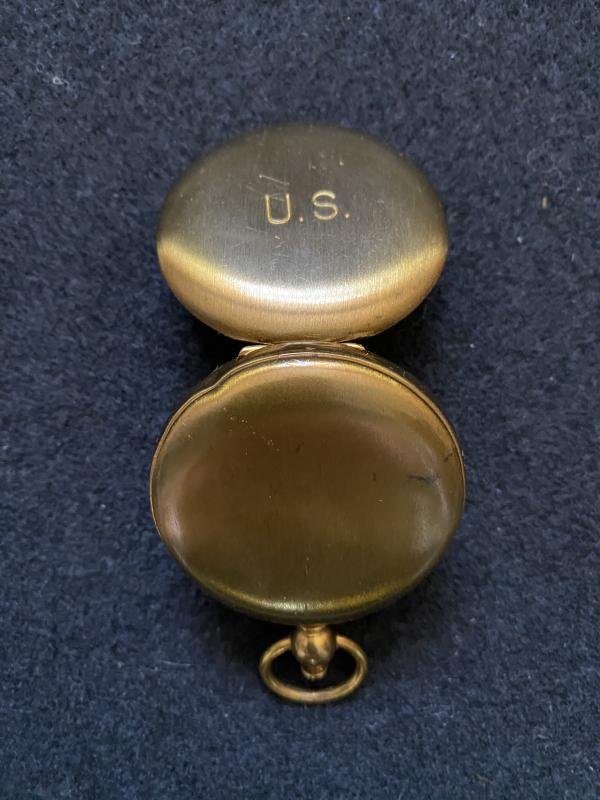 WW2 U.S WALTHAM MILITARY COMPASS IN POUCH — image 3