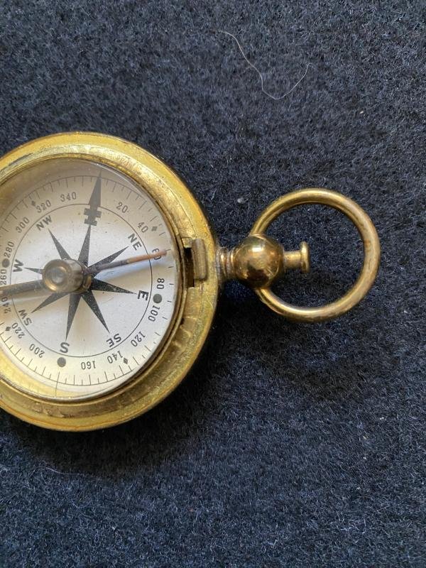 WW2 U.S WALTHAM MILITARY COMPASS IN POUCH — image 4