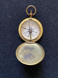 WW2 U.S WALTHAM MILITARY COMPASS IN POUCH
