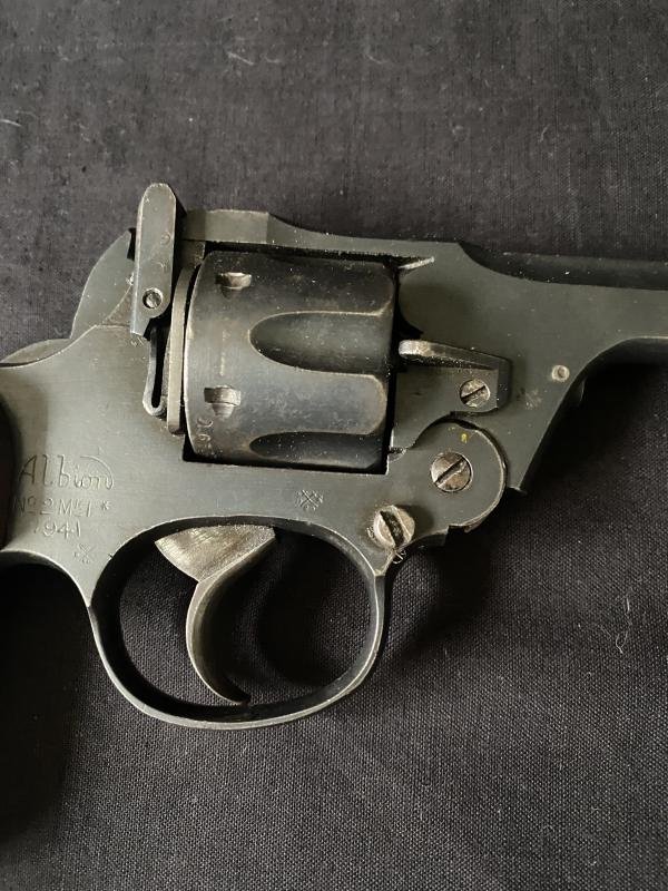 (Was £950) WW2 BRITISH NO.2 MK1 TANKERS REVOLVER ( PRE-EU/UK DEACTIVATION) — image 3