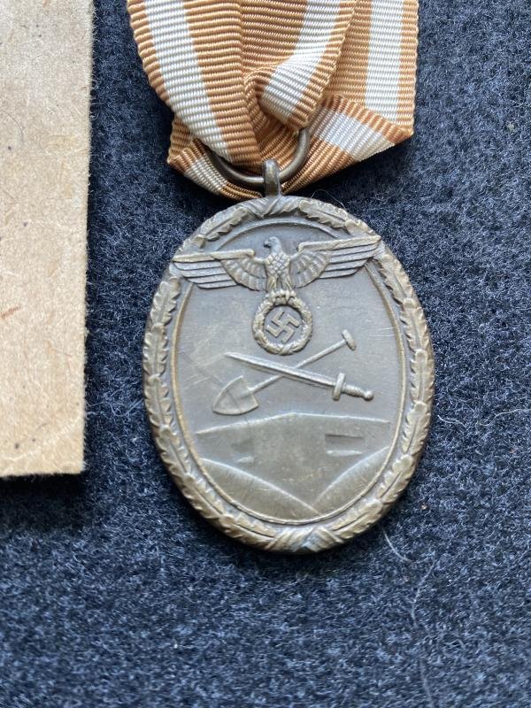 WW2 GERMAN WEST WALL MEDAL WITH ORIGINAL PACKAGE — image 2