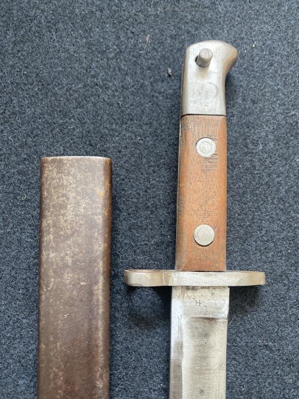 UNKNOWN BAYONET WITH A WW1 STURMMESSER M1917 FIGHTING KNIFE SCABBARD — image 2