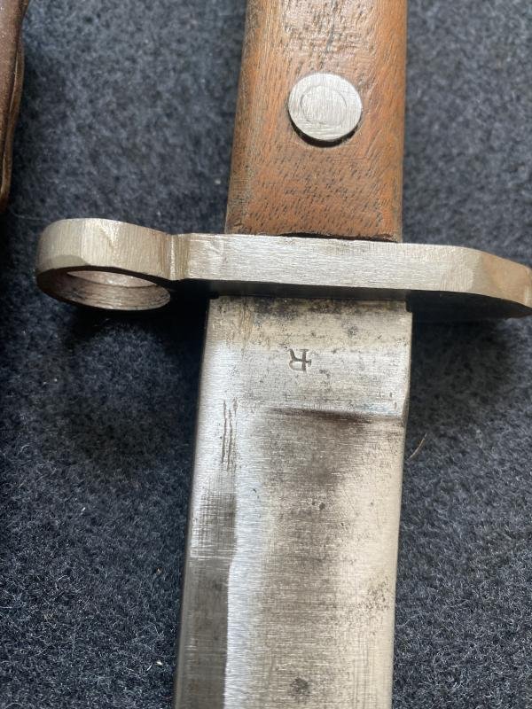 UNKNOWN BAYONET WITH A WW1 STURMMESSER M1917 FIGHTING KNIFE SCABBARD — image 3