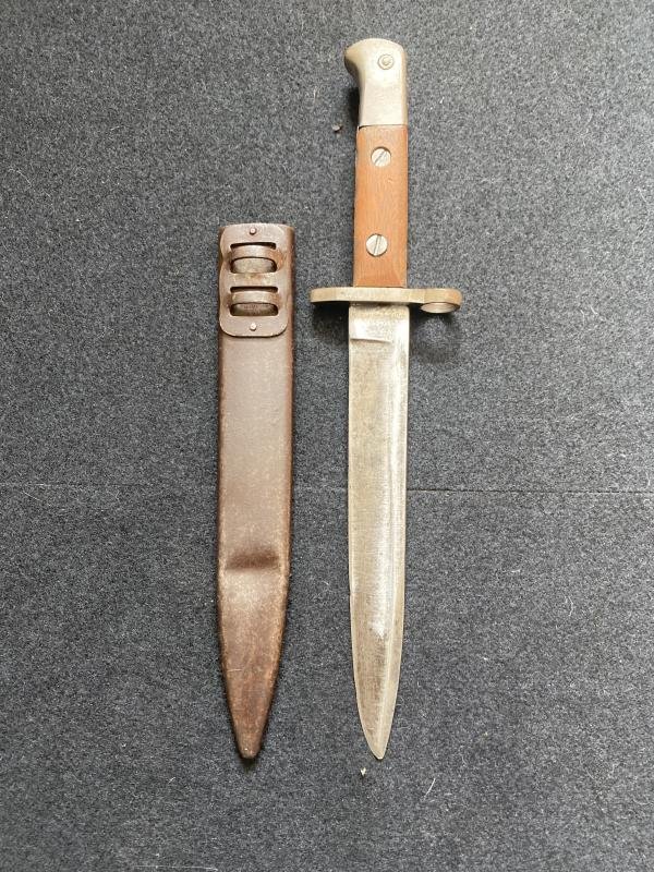 UNKNOWN BAYONET WITH A WW1 STURMMESSER M1917 FIGHTING KNIFE SCABBARD — image 4