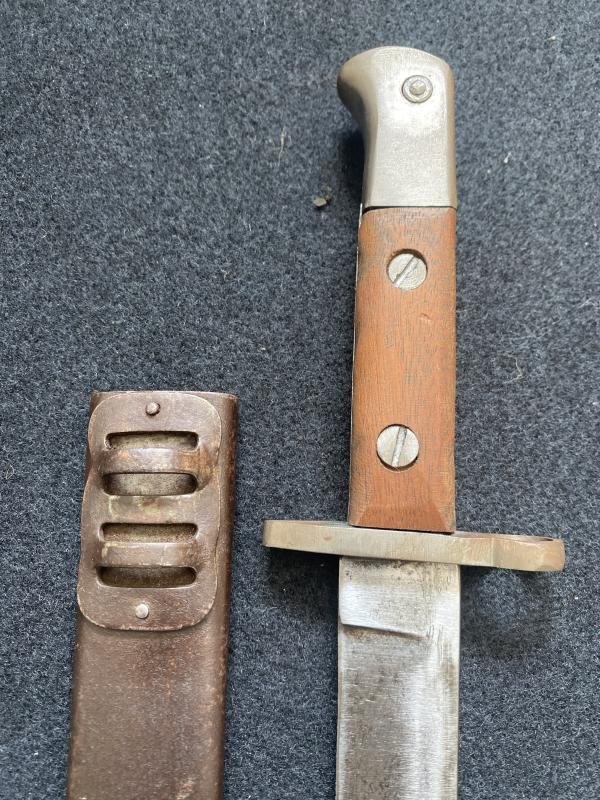 UNKNOWN BAYONET WITH A WW1 STURMMESSER M1917 FIGHTING KNIFE SCABBARD — image 5
