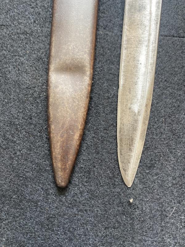 UNKNOWN BAYONET WITH A WW1 STURMMESSER M1917 FIGHTING KNIFE SCABBARD — image 6