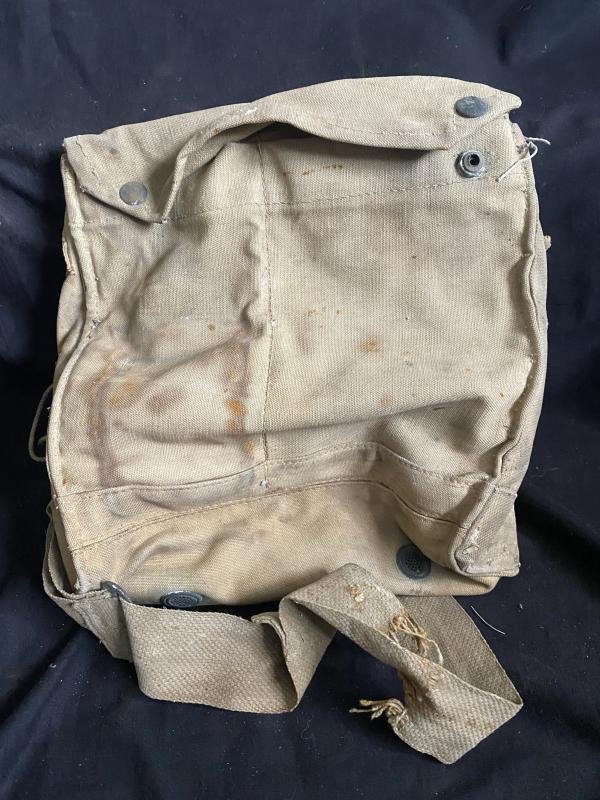 WW2 BRITISH SERVICE GAS MASK SET — image 9