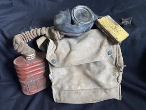 WW2 BRITISH SERVICE GAS MASK SET