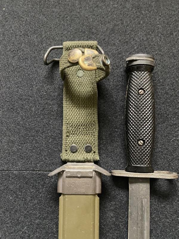 U.S. M1 CARBINE BAYONET WITH A M8A1 SCABBARD — image 2