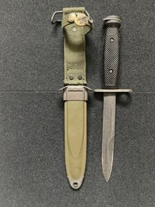 U.S. M1 CARBINE BAYONET WITH A M8A1 SCABBARD