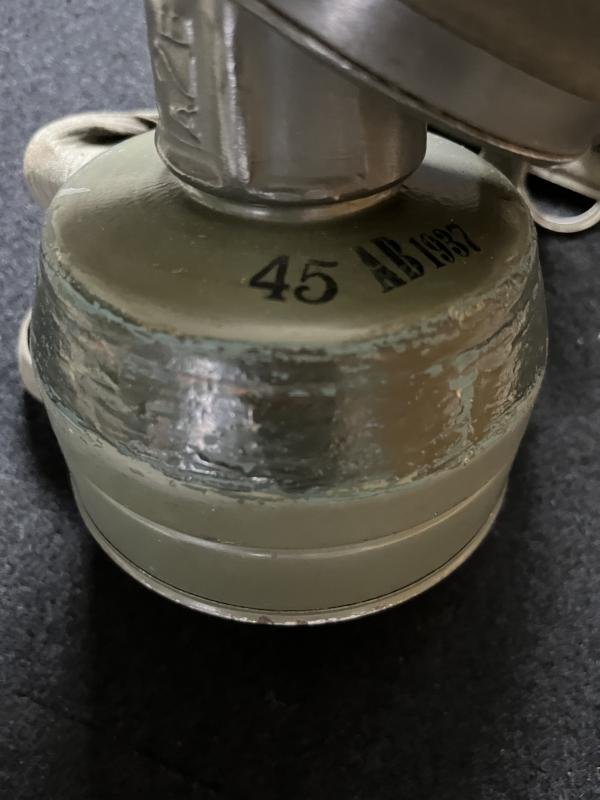 WW2 GERMAN M30 GAS MASK — image 4