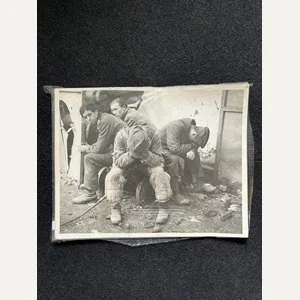 PICTURE- DEAD BEAT-GERMAN PRISONERS NEAR GOCH
