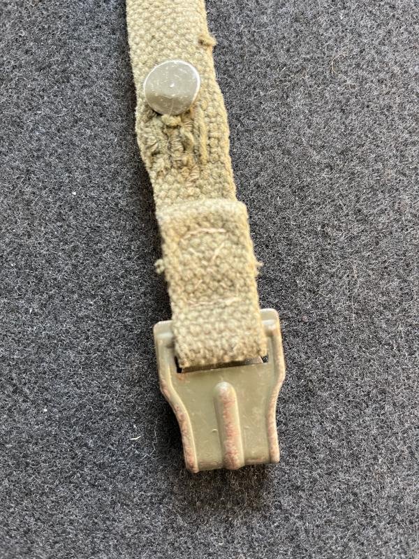 WW2 GERMAN GAS MASK STRAP — image 4