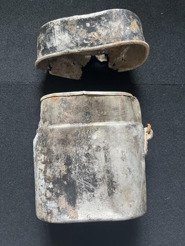 RELIC WW2 GERMAN CANTEEN — image 4