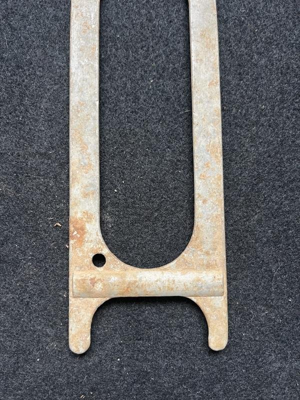 WW2 GERMAN ARMY WIRE CABLE HAND REEL — image 2