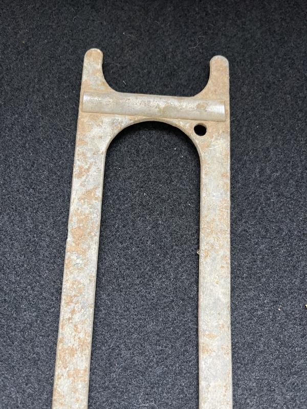 WW2 GERMAN ARMY WIRE CABLE HAND REEL — image 3