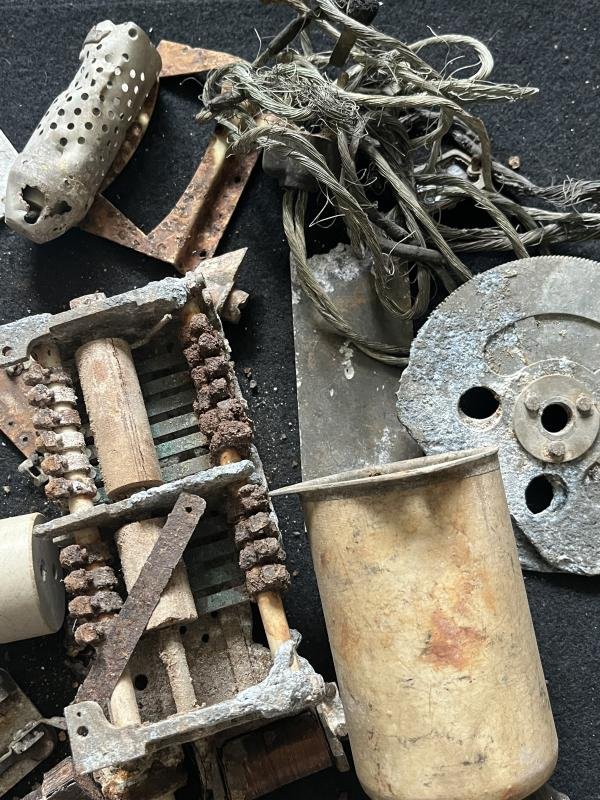 RELIC WW2 GERMAN RADIO EQUIPMENT PARTS — image 3