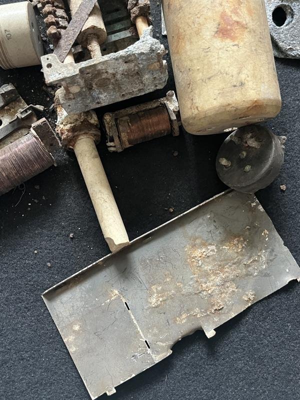 RELIC WW2 GERMAN RADIO EQUIPMENT PARTS — image 5