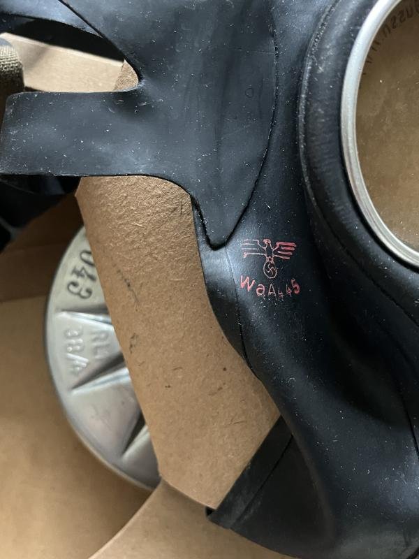 BOXED WW2 GERMAN DM40 GAS MASK WITH INSTRUCTIONS — image 5