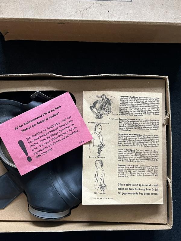 BOXED WW2 GERMAN DM40 GAS MASK WITH INSTRUCTIONS — image 6