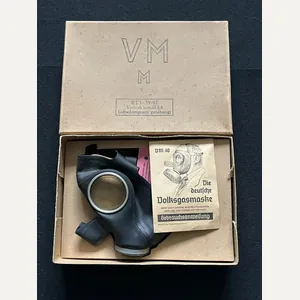 BOXED WW2 GERMAN DM40 GAS MASK WITH INSTRUCTIONS