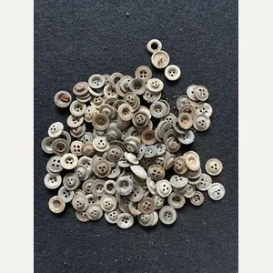 8 X ASSORTED WW2 GERMAN BUTTONS