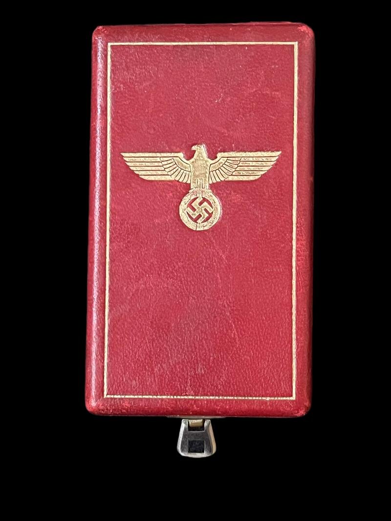 WW2 GERMAN ORDER OF THE GERMAN EAGLE, THIRD CLASS WITH SWORDS BY GODOT — image 5