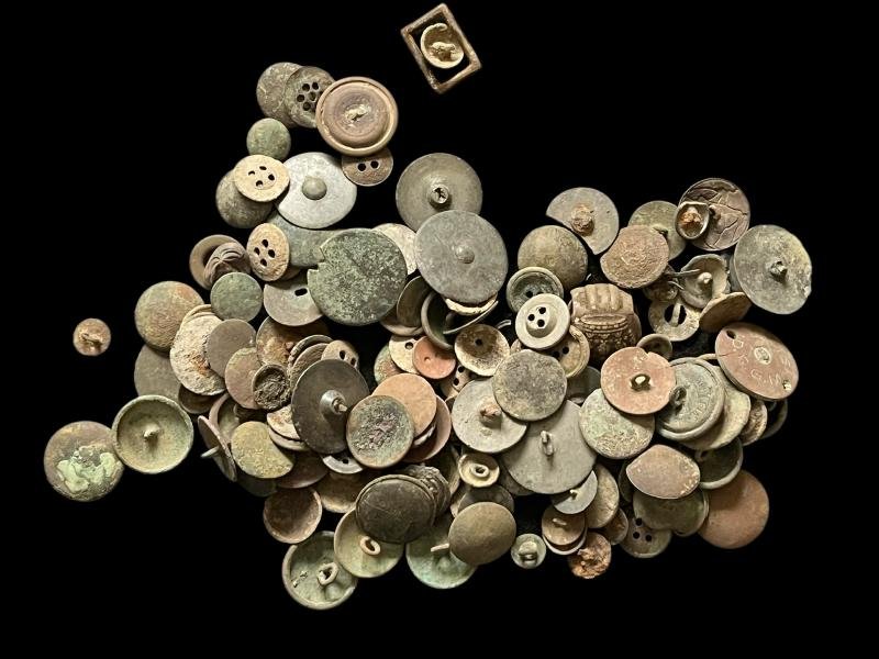 10 X ASSORTED BUTTONS