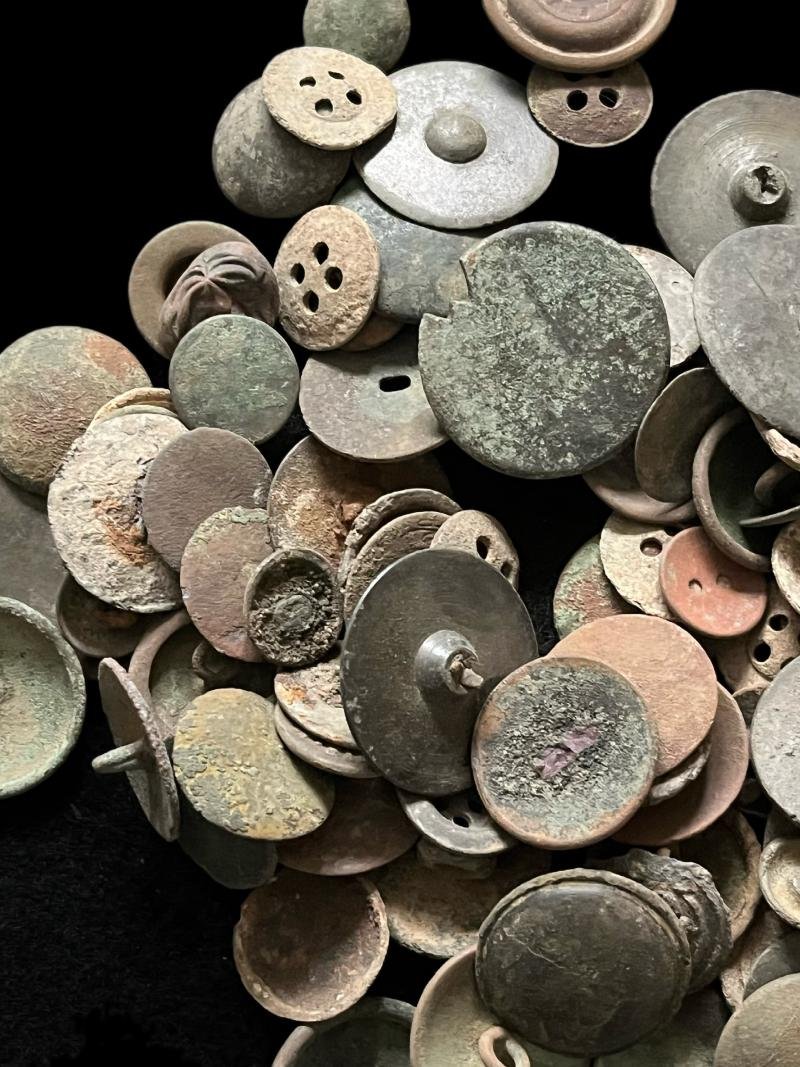 10 X ASSORTED BUTTONS — image 2