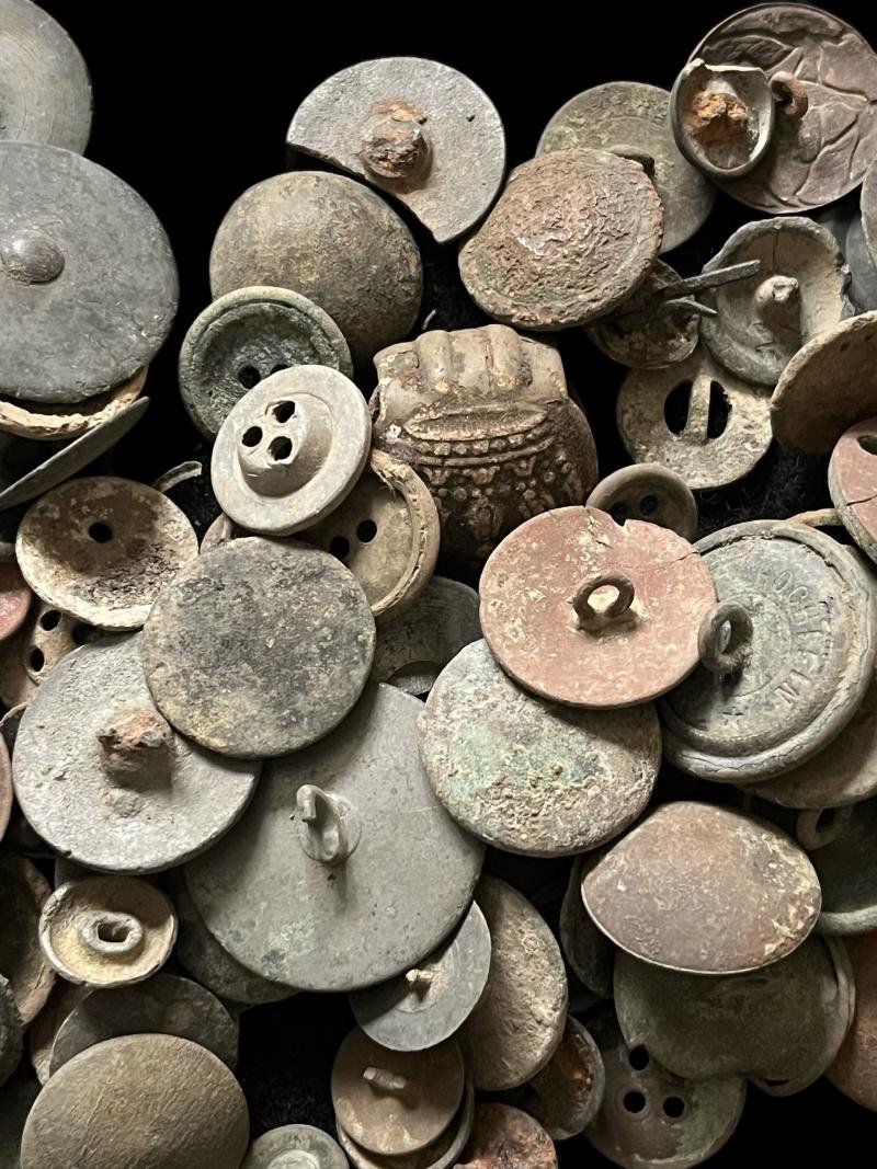 10 X ASSORTED BUTTONS — image 3