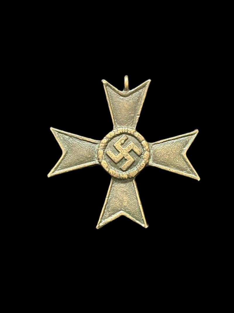 REPRODUCTION WW2 GERMAN WAR MERIT MEDAL — image 2