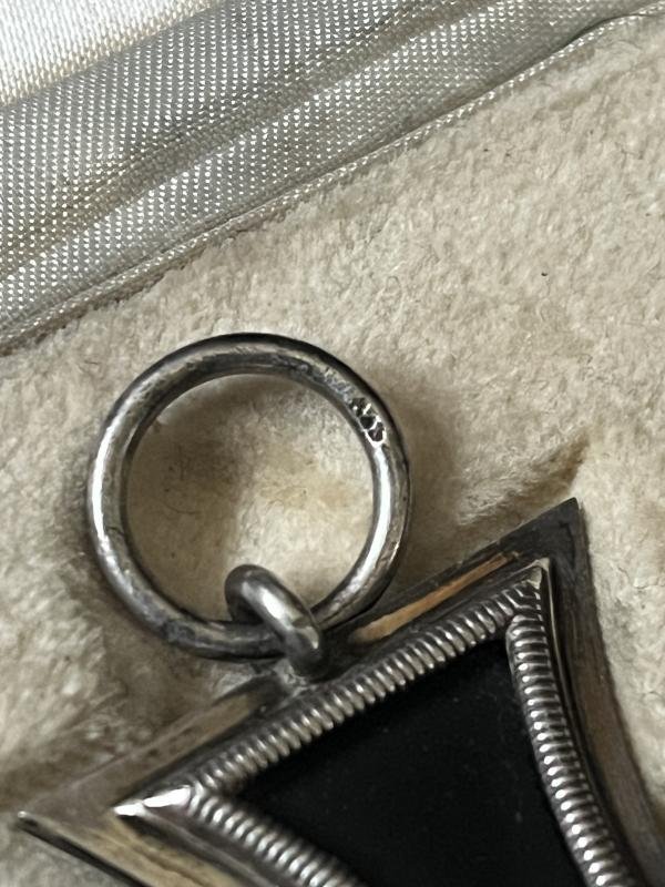 CASED WW2 GERMAN IRON CROSS 1ST AND 2ND CLASS MEDAL SET — image 4