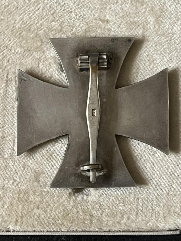 CASED WW2 GERMAN IRON CROSS 1ST AND 2ND CLASS MEDAL SET — image 6