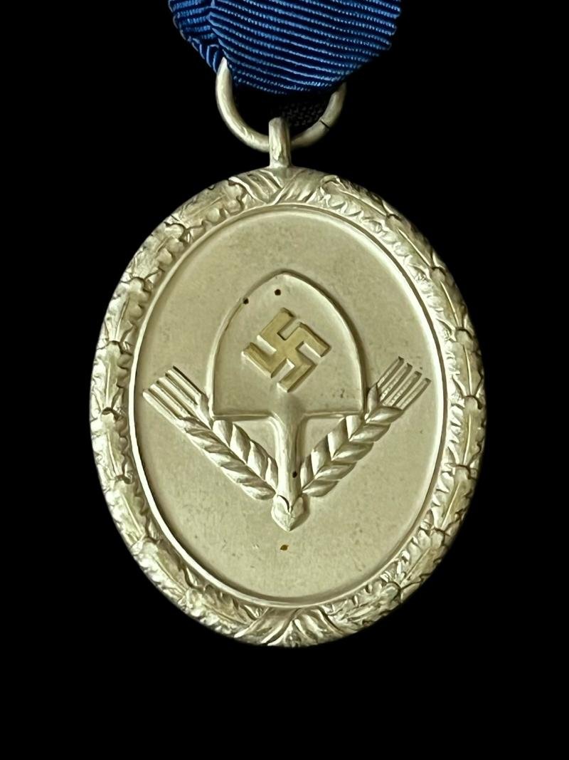 WW2 GERMAN RAD 12 YEAR SERVICE MEDAL IN SILVER — image 2