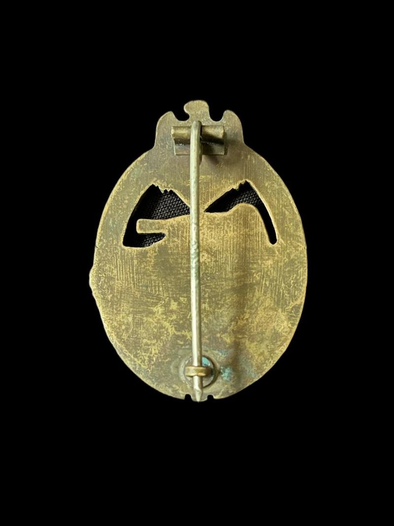 WW2 GERMAN PANZER ASSAULT BADGE IN BRONZE — image 3