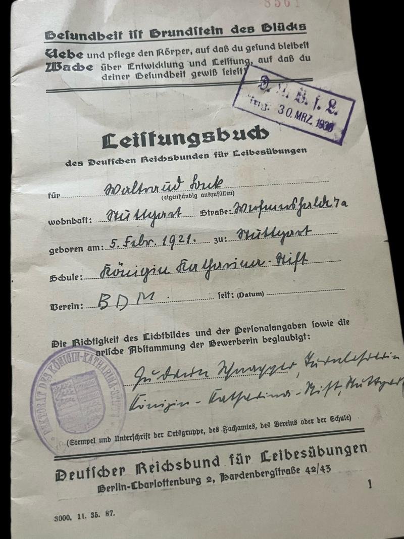 WW2 GERMAN LEISTUNGSBUCH SPORTS BADGE BOOK — image 4