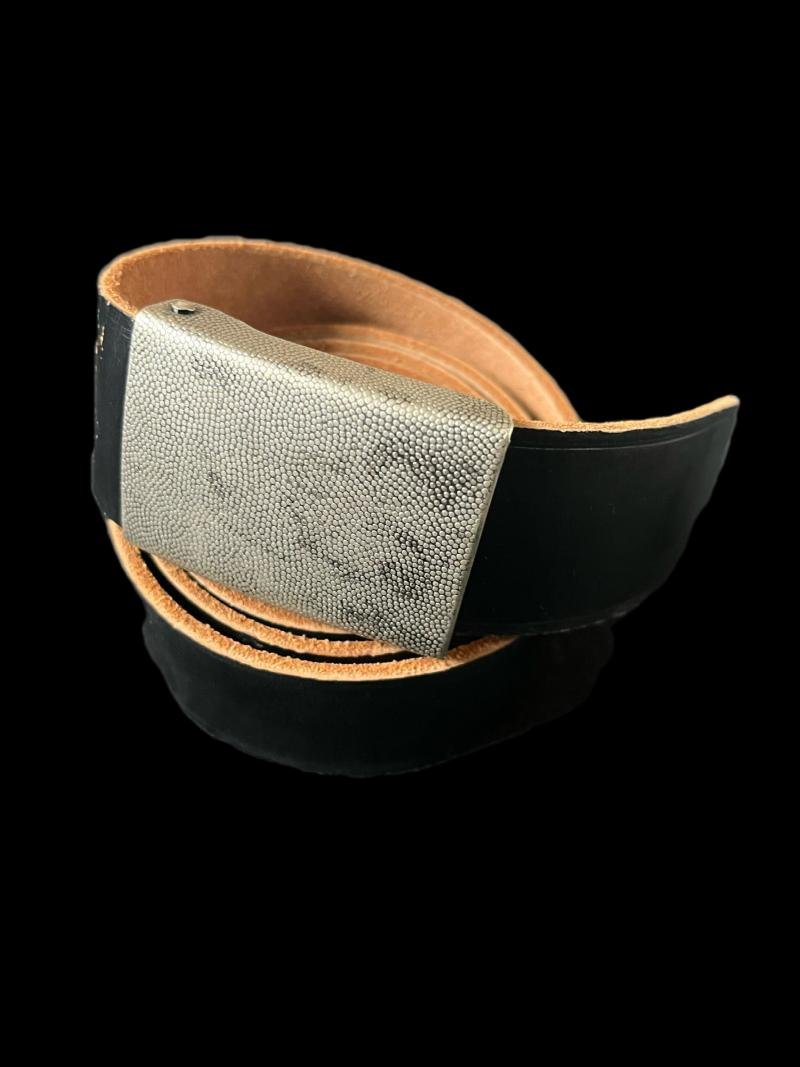 EAST GERMAN NVA LEATHER BELT AND BUCKLE