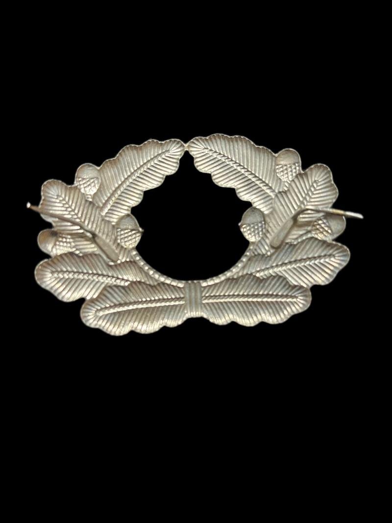EAST GERMAN ARMY WREATH BADGE — image 2