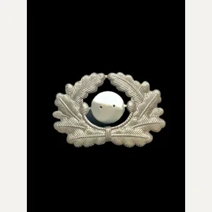 EAST GERMAN ARMY WREATH BADGE