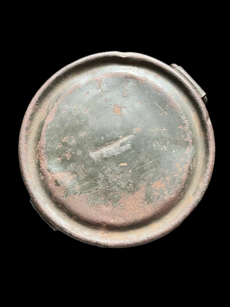 WW2 GERMAN M38 GAS MASK AND TIN — image 10