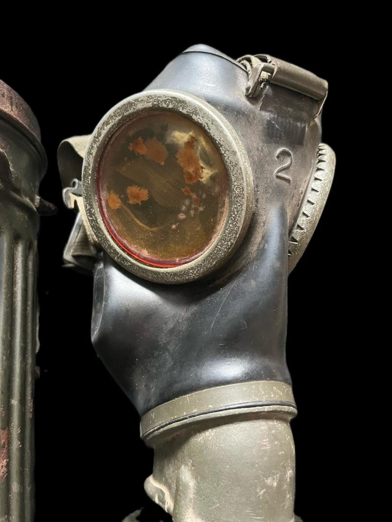 WW2 GERMAN M38 GAS MASK AND TIN — image 2