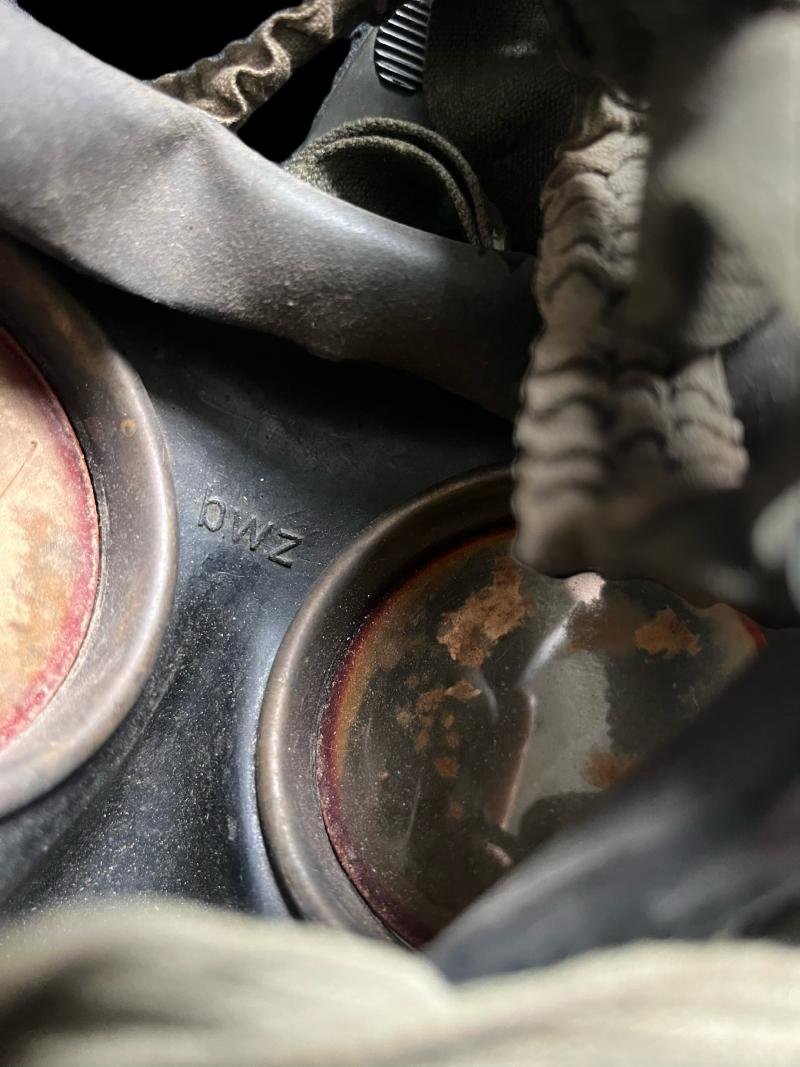 WW2 GERMAN M38 GAS MASK AND TIN — image 4