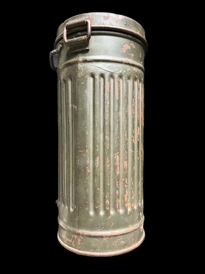 WW2 GERMAN M38 GAS MASK AND TIN — image 7