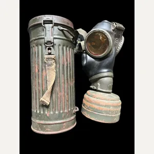 WW2 GERMAN M38 GAS MASK AND TIN