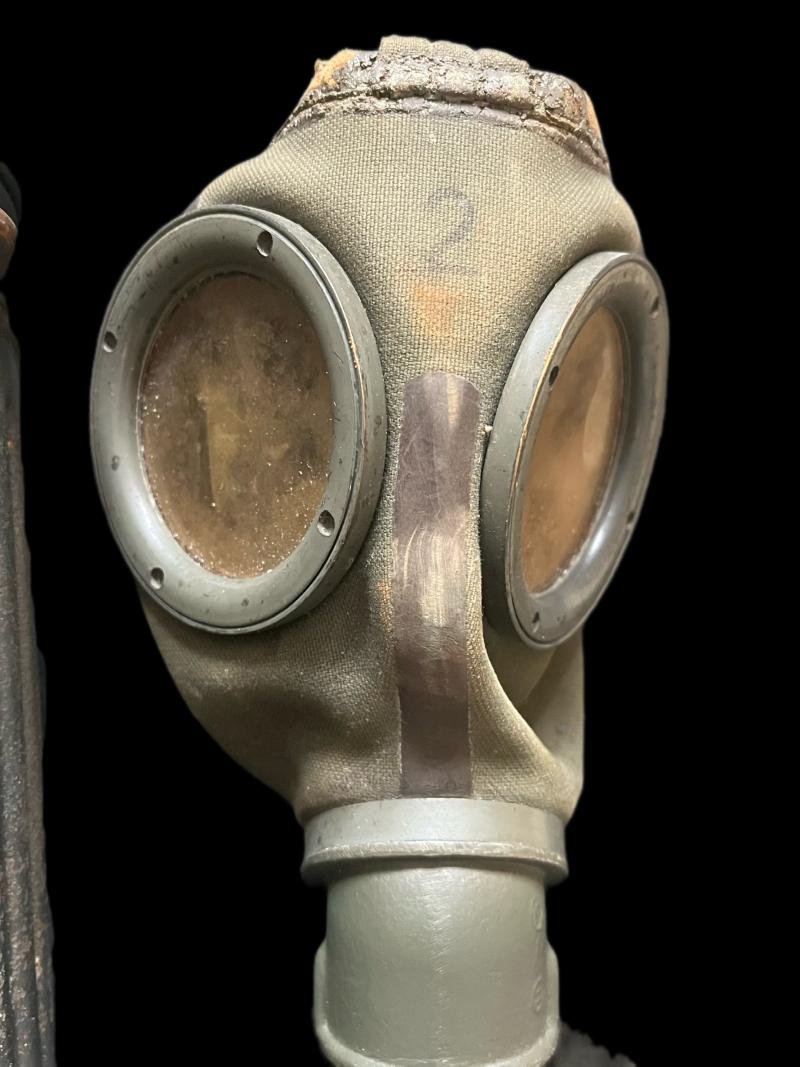 WW2 GERMAN M30 GAS MASK WITH CANISTER — image 2