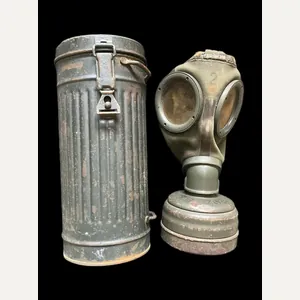 WW2 GERMAN M30 GAS MASK WITH CANISTER